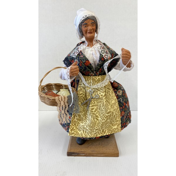 Vendeuse de dentelle -SANTON HABILLE Vendeuse de dentelle -SANTON HABILLE